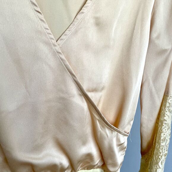 Lulu's Yellow Half Wrap Bodysuit Lace Bell Sleeve Size S - Picture 3 of 9